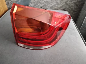 Задний правый фонарь