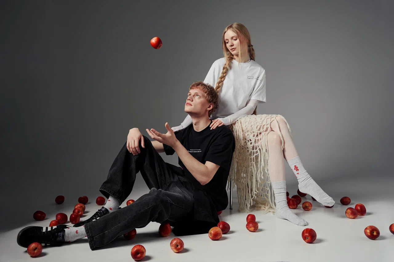 «Беларусы кажуць: бягу, валасы назад». Mark Formelle выпустил коллекцию по народным фразам