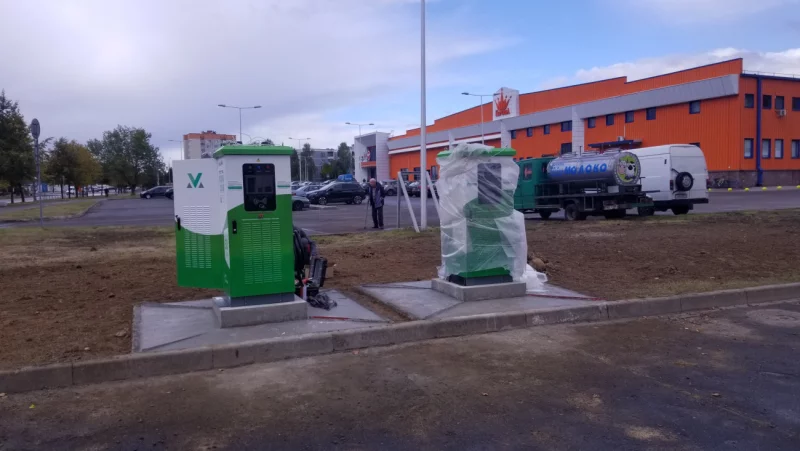 Первые станции заряда электротранспорта установили в Бобруйске. Фотофакт