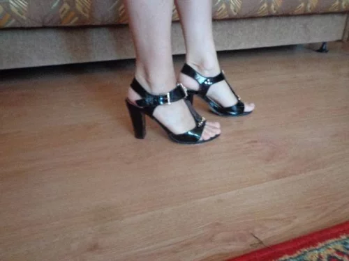 Женские босоножки