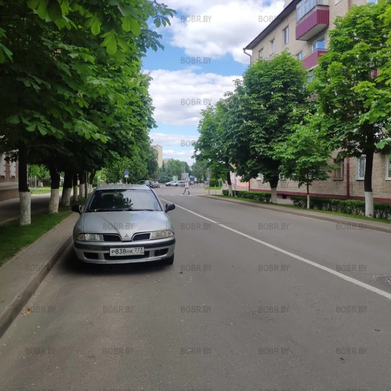 Где-то читал, что машина на российских номерах и правила парковки, несовместимые вещи.