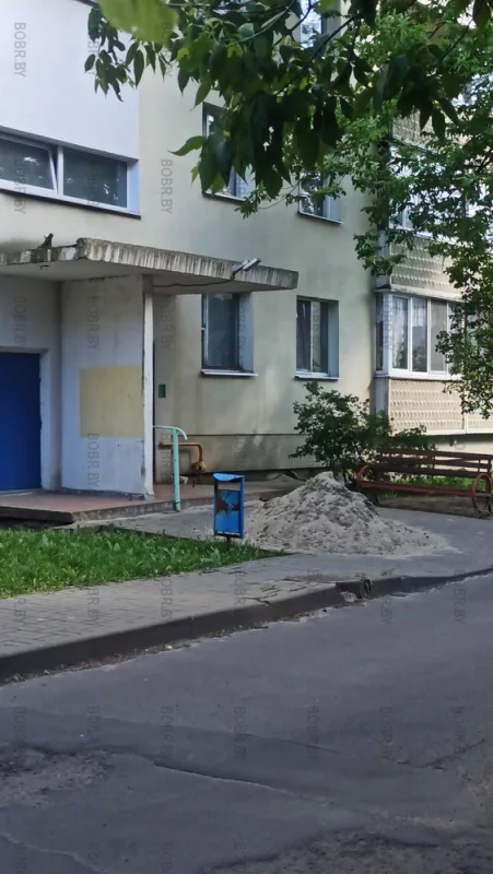 Интересно,а для чего эта кучка уже вторую неделю?)