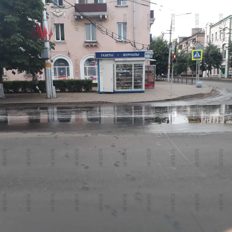 Асфальт переложили а лужа осталась на старом месте