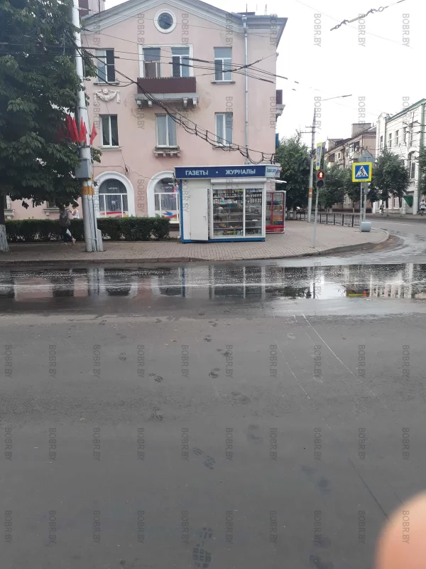 Асфальт переложили а лужа осталась на старом месте