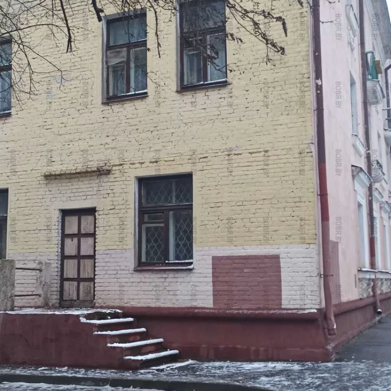 Что за таинственные прямоугольники на многих зданиях города? 