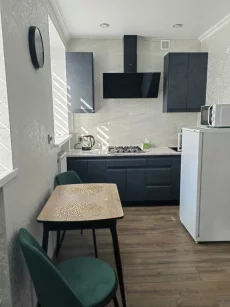 Продаётся 2-х комнатная квартира в центре города.