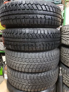 Пара зимних шин 195 /65 R15 200р