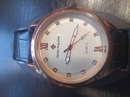 часы наручные кварцевые Patek Philippe реплика. Цвет золотая патина.