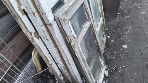 Деревянные рамы со стеклами. Отдам даром