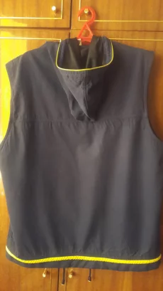 Куртку спортивную