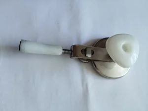 Машинка для закатки крышек стеклянных банок