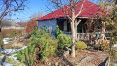 Продается дом с газ. отоплением и оборуд. ванной по ул. Мопра.