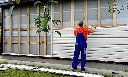 Монтаж сайдинга надо доверять профессионалам