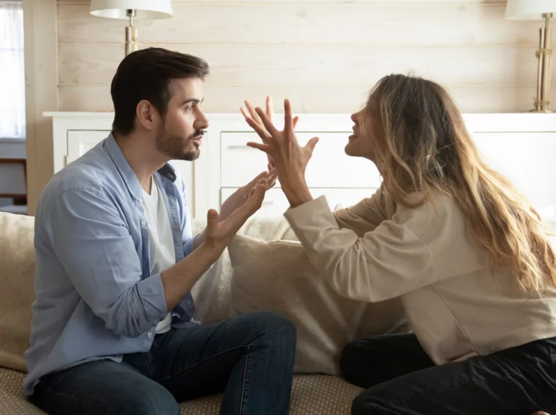 Оскорбительный жест: бобруйский адвокат о штрафах за «средний палец»