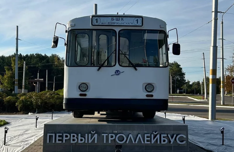 Ретро‑легенда Бобруйска – советский троллейбус ЗиУ‑682 на постаменте