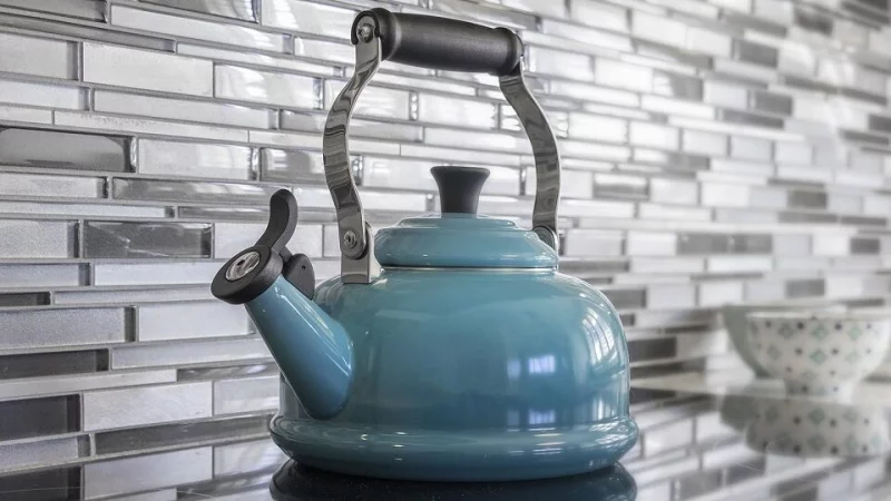 Как выбрать хороший чайник со свистком?