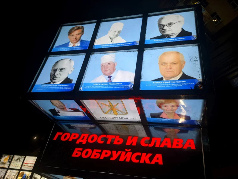 Световые кубы на Минской: лучшие люди вернулись, но музей пока не светится