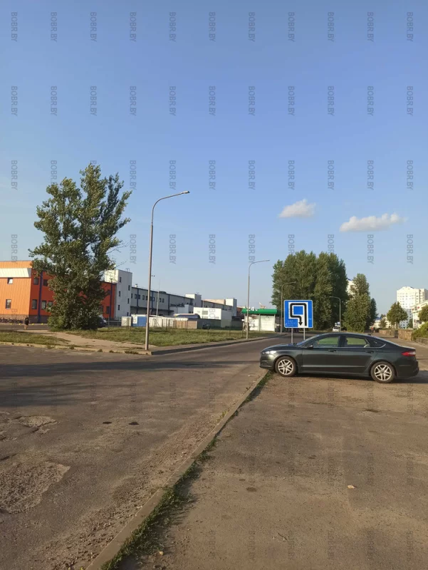 Парковка на тротуаре - обыденность
