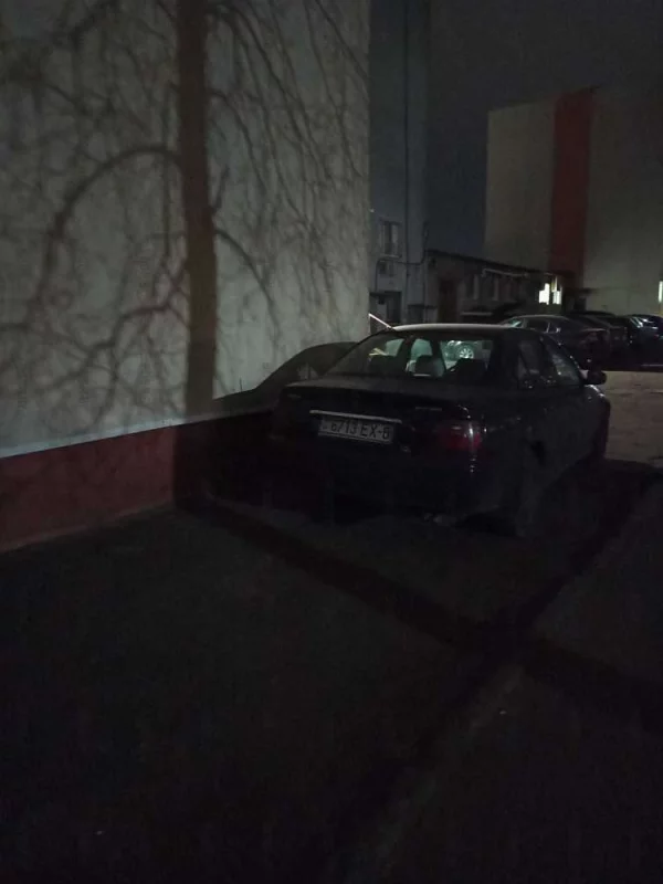 Стою на тротуаре, это нормально