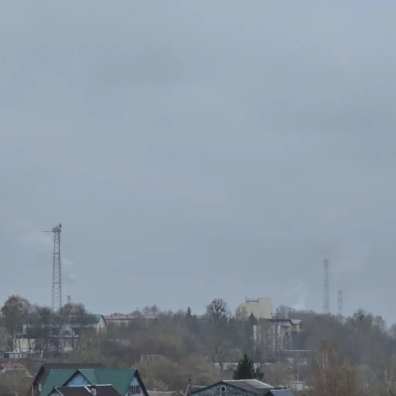 Панорама города Бобруйска со стороны титовского моста, на первом плане Вышка бобруйских электрических сетей, сзади жёлтое здание - Это гостиница Турист а вдалеке виднеются две трубы от ТЭЦ
