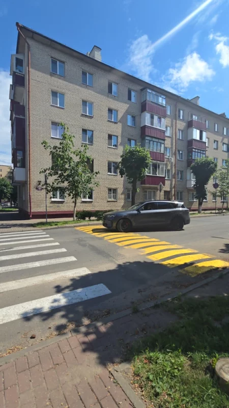 Вероятно в Бобруйске мало естественных неровностей поэтому на улице Пушкина возле 27 школы установили новую искусственную неровность