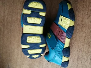 Кроссовки детские новые 37