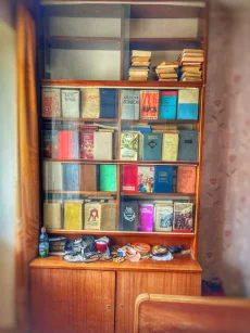 Книжный стеллаж