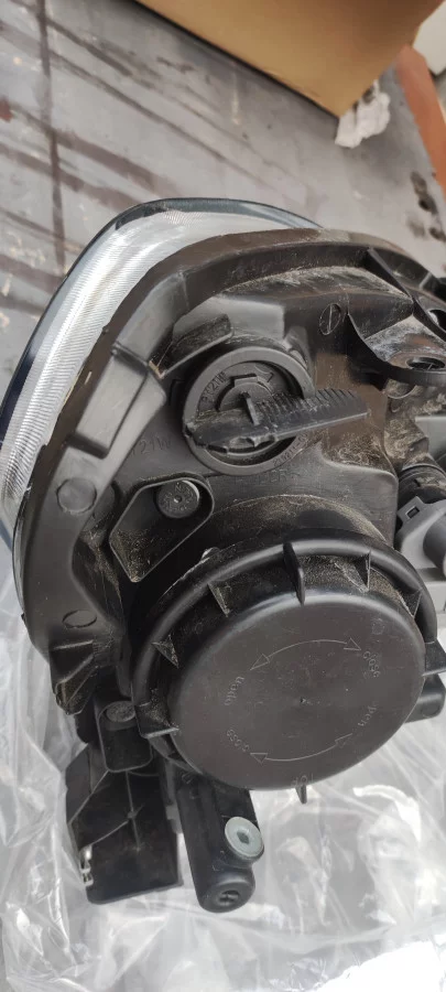 Фара передняя левая Ниссан КашкайJ10 - 200 руб