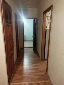 Двухкомнатную квартиру на длительный срок