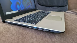 Ноутбук ASUS в состоянии нового