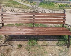 Скамейка с элементами ковки