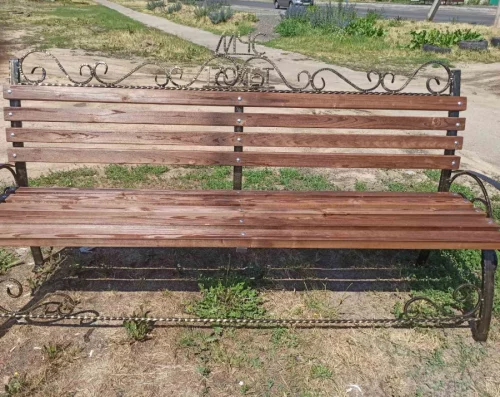 Скамейка с элементами ковки