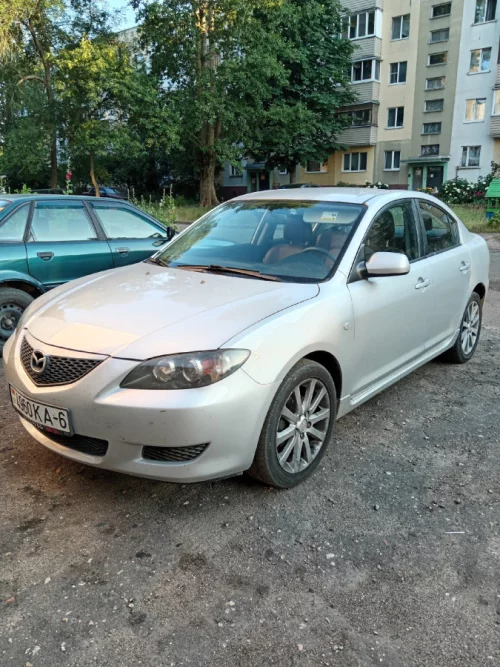 Авто в аренду Mazda 3 2004 года седан