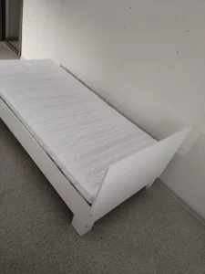 Кровати с матрасами