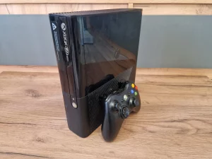 Xbox 360E 500GB 32 игры