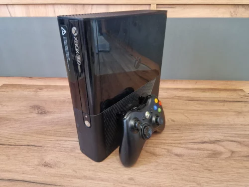 Xbox 360E 500GB 32 игры