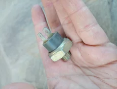 Выключатель сигнала торможения пневматический м12x1.5 новый маз, урал