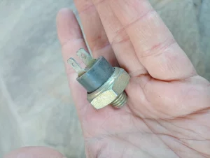 Выключатель сигнала торможения пневматический м12x1.5 новый маз, урал