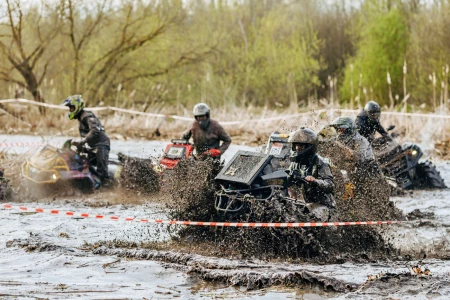 Грязь, скорость и характер: в Бобруйском районе прошел джип-спринт «Дорогами Победы»
