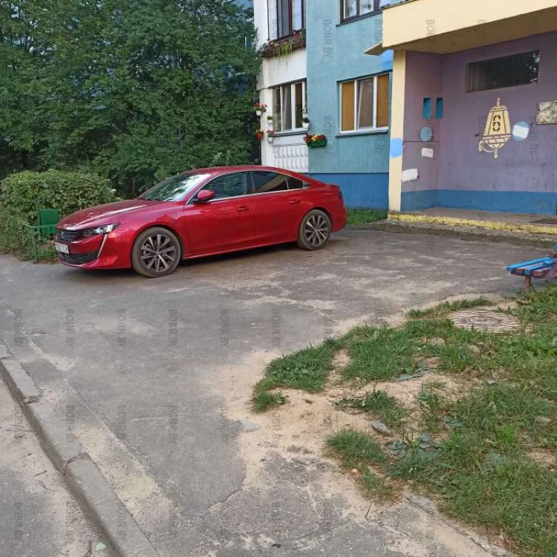 Неплохое место для парковки.
