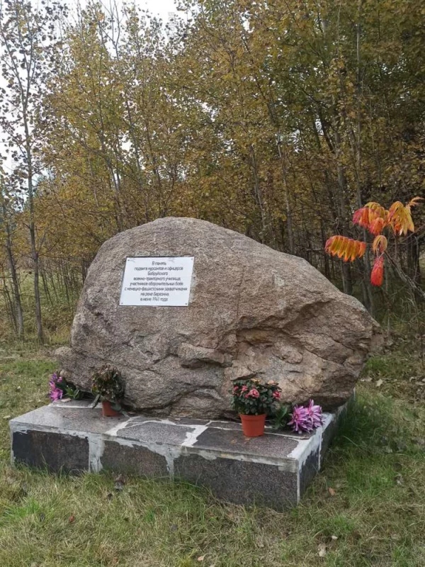 В память подвига курсантов и офицеров (...)