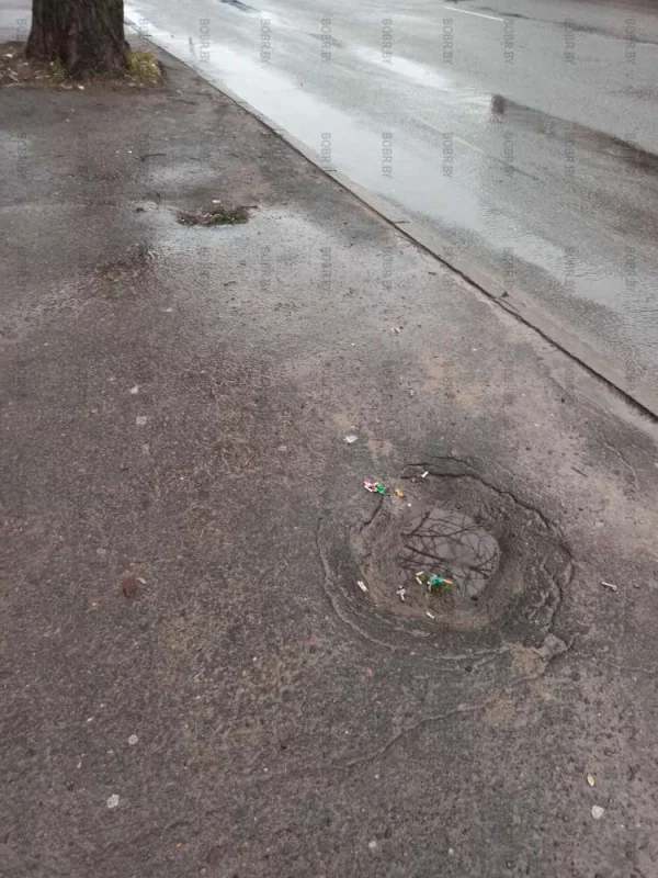 Неопознанные ямы на остановках