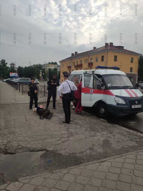 ЧП. Лежит человек без движения