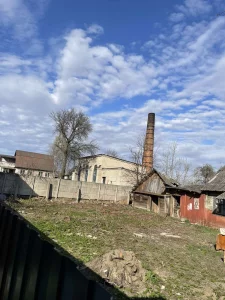 Участок с ветхим домом по ул. Новокрайняя