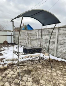Мангал с крышей