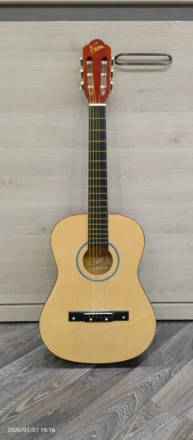 Гитара классическая. 100 р.