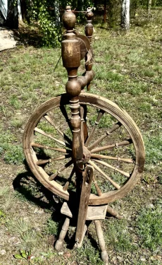 Старинная прялка