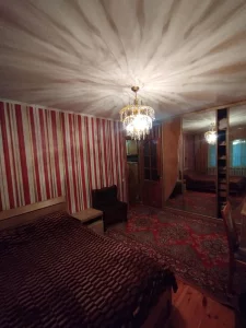 Двух комнатную квартиру на длительный в районе Авиагородка