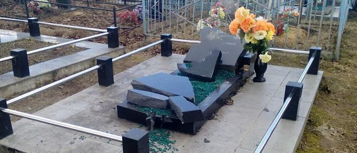 Страхование памятников