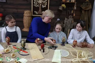 Выпускники Бобруйского колледжа возрождают древние традиции соломоплетения